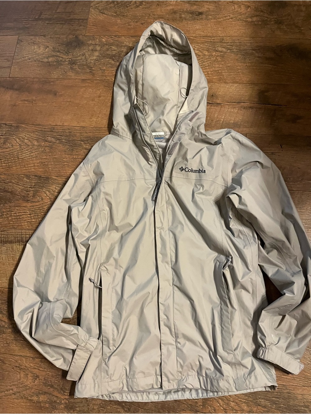 Columbia men’s Watertite Light Gray Hooded Rain Jacket